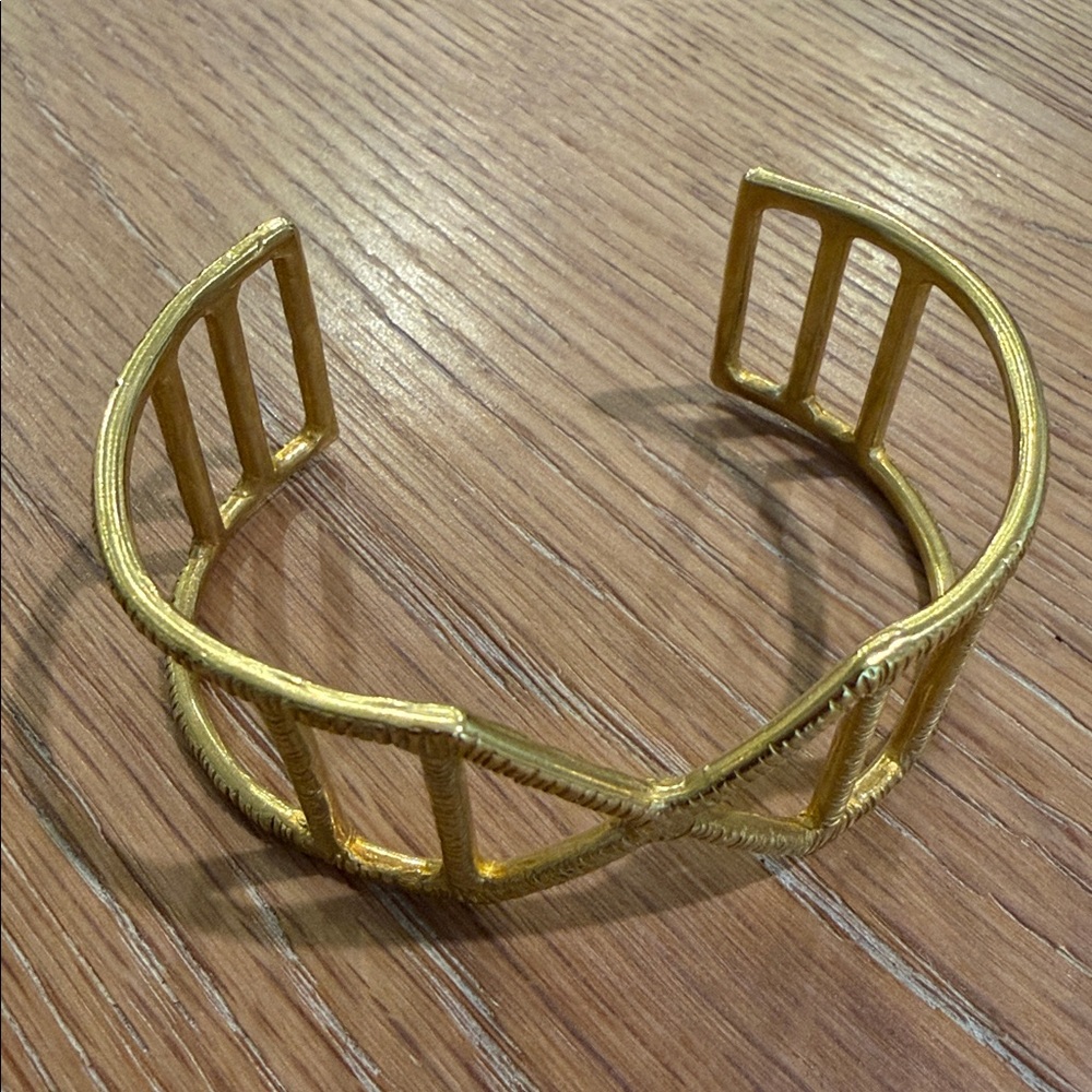 Emblem Cuff - Picture 10 of 10